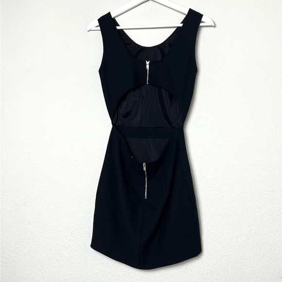 Elizabeth and James Emmy Black Dress - Picture 3 of 7